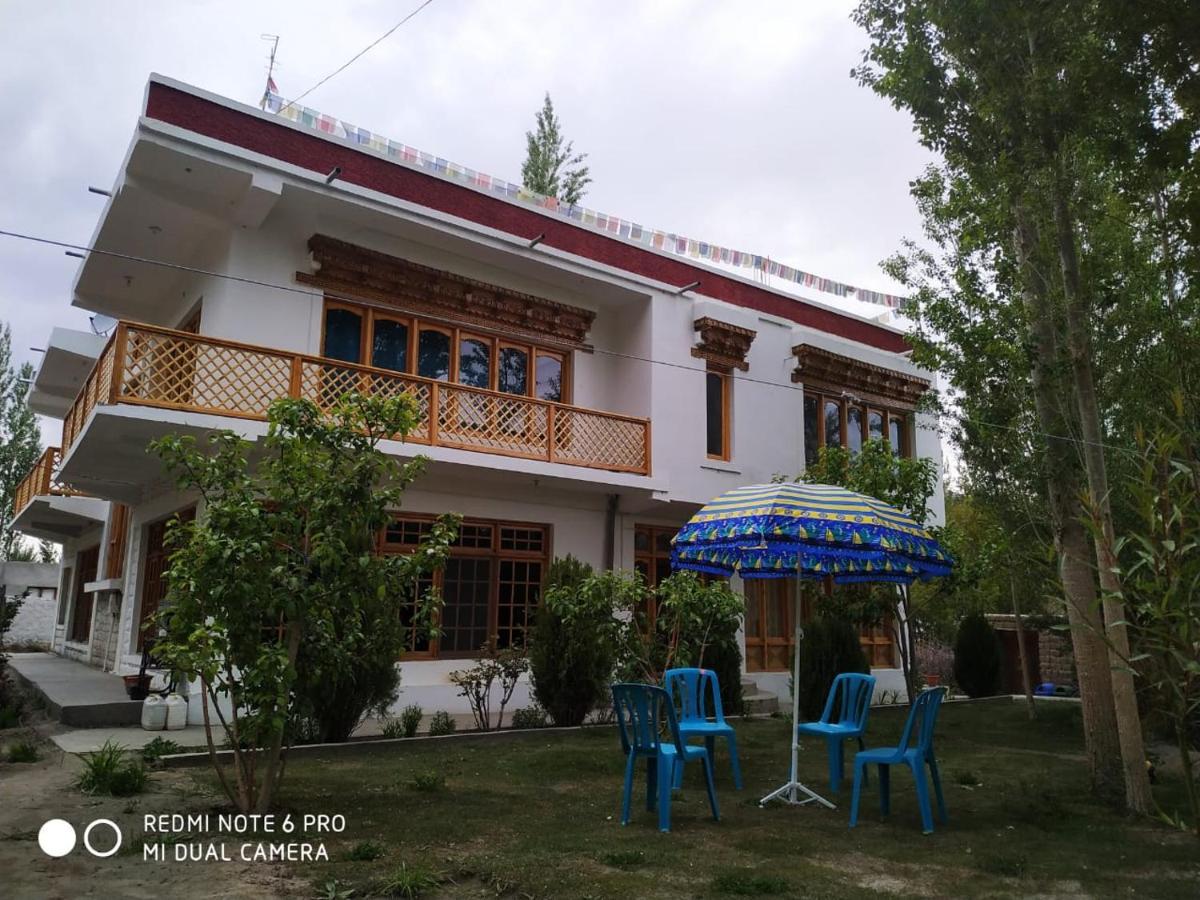 Otsal Guest House Nubra Deskit Eksteriør billede